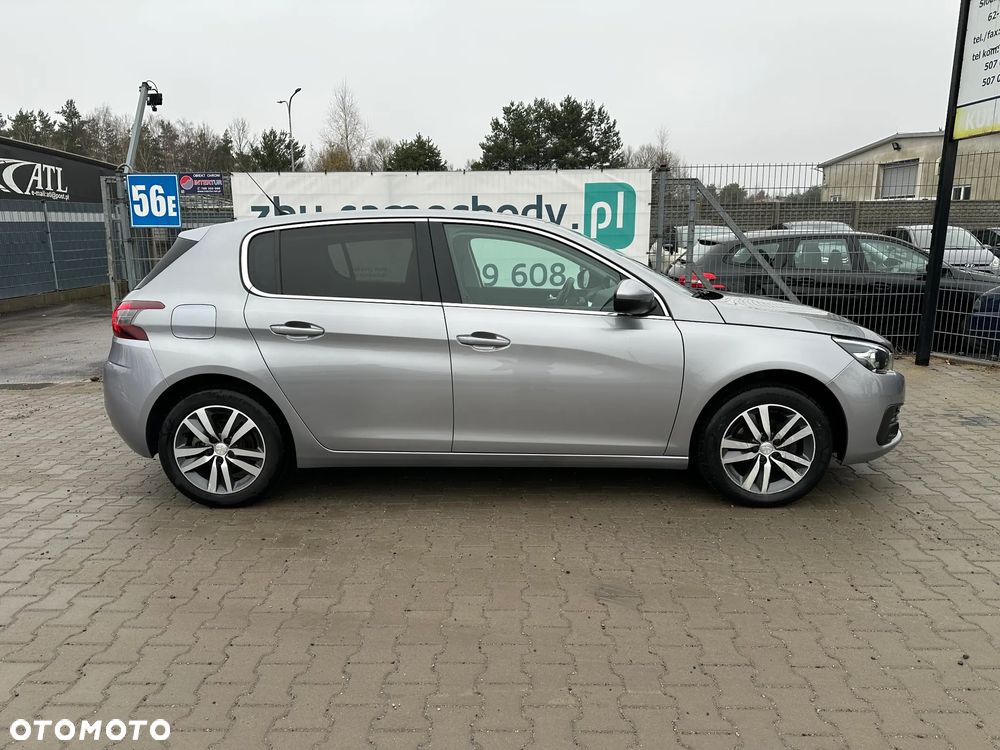 Peugeot 308 - 8