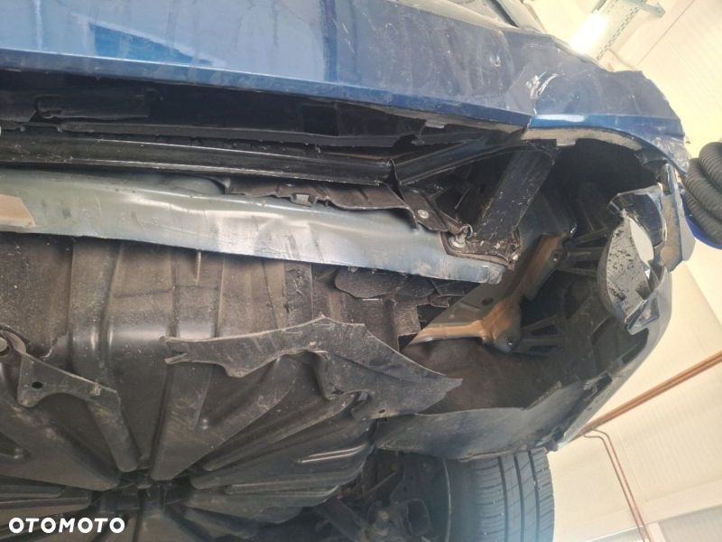 Renault Megane ENERGY TCe 140 EDC LIMITED - 11