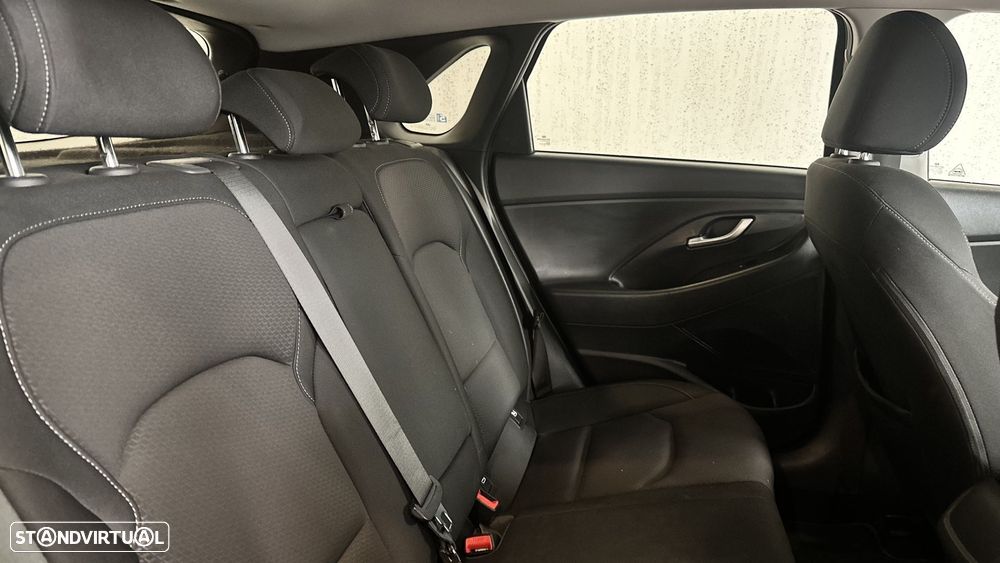 Hyundai i30 1.6 CRDI STyle Plus 7DCT - 12