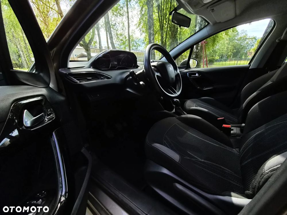 Peugeot 208 - 6