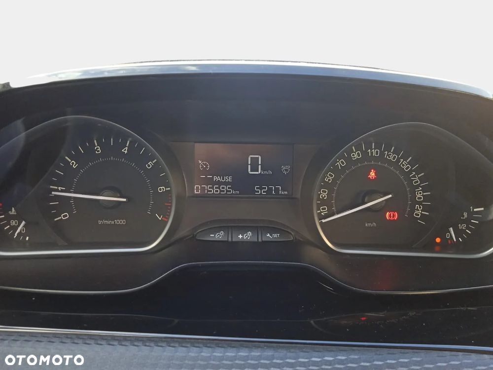 Peugeot 2008 1.2 Pure Tech Style S&S - 17