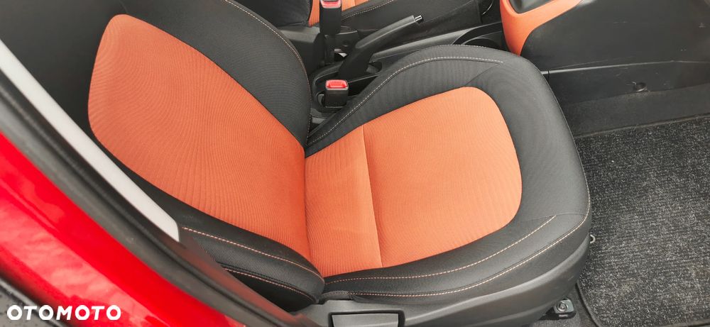 Hyundai i10 1.2 Fifa World Cup Edition - 25
