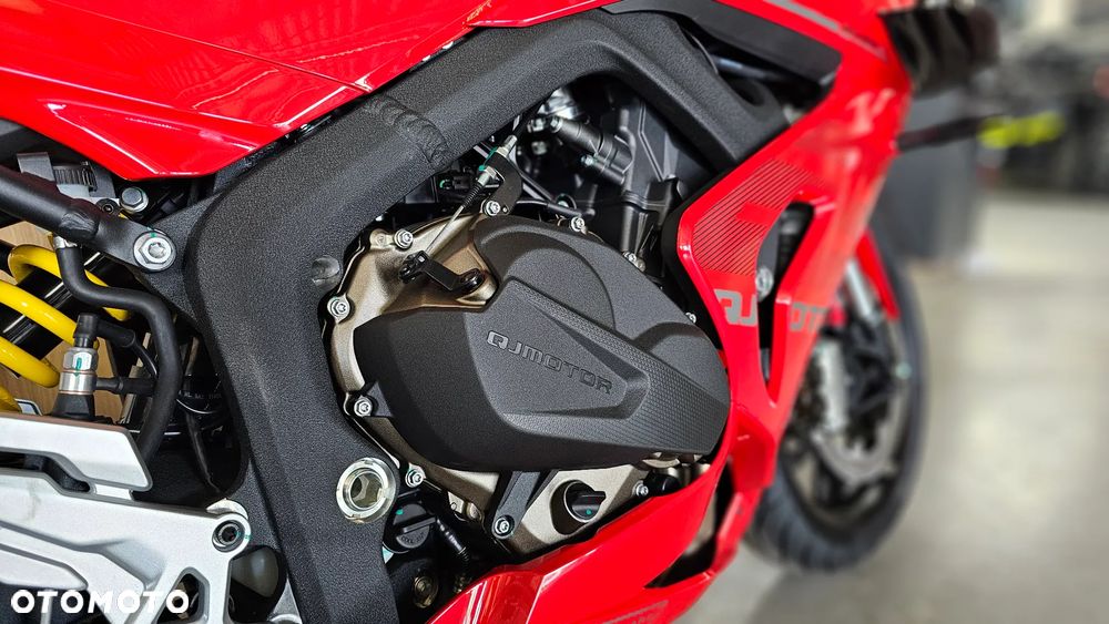 QJMOTOR SRK 800RR - 32