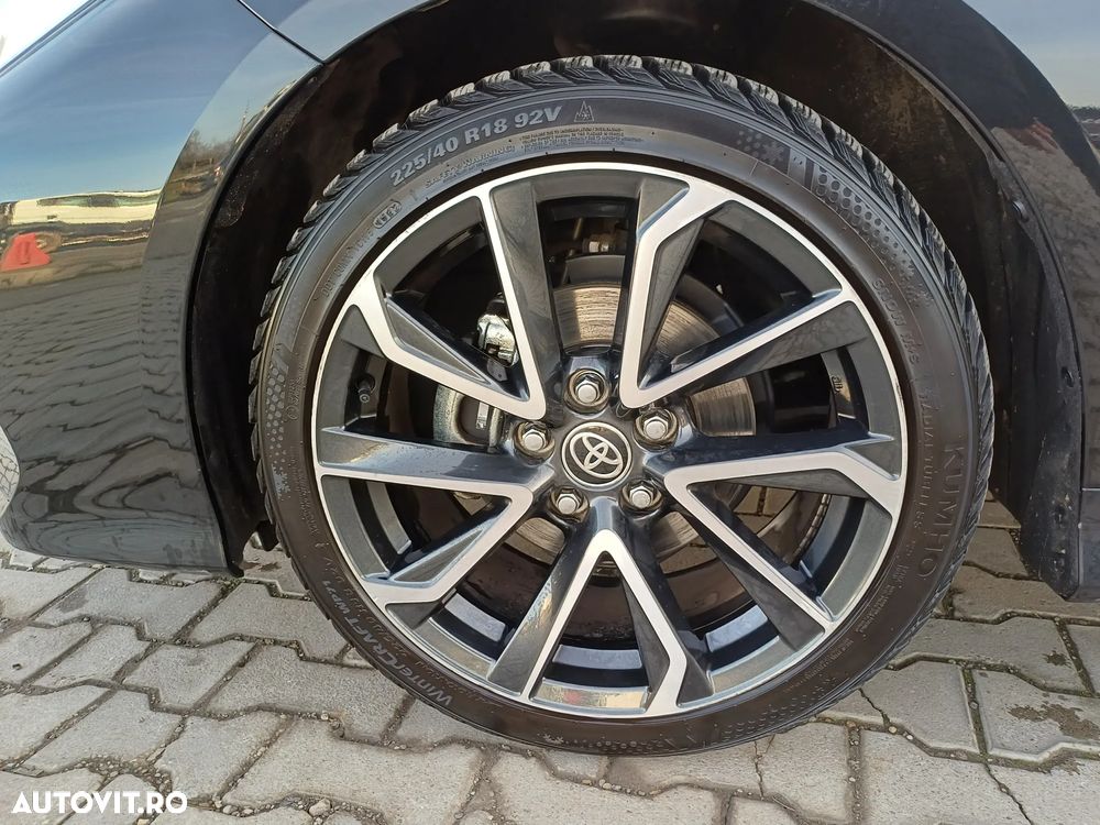 Toyota Corolla TS 1.8 HSD Exclusive - 10