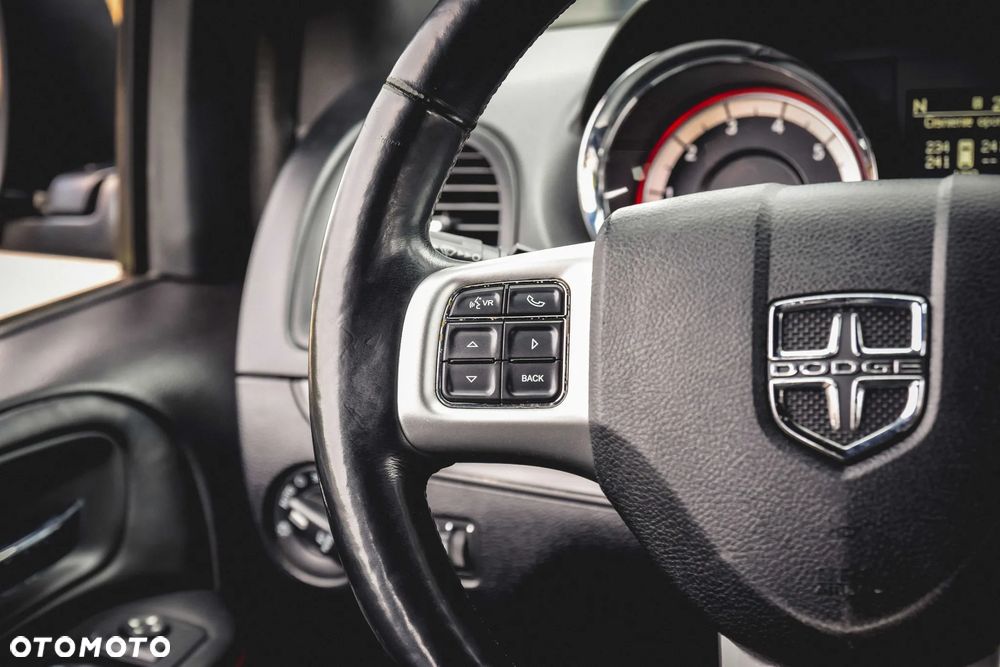 Dodge Grand Caravan 3.6 R/T - 32