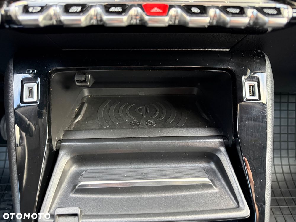 Peugeot 2008 1.5 BlueHDi Allure Pack S&S EAT8 - 21