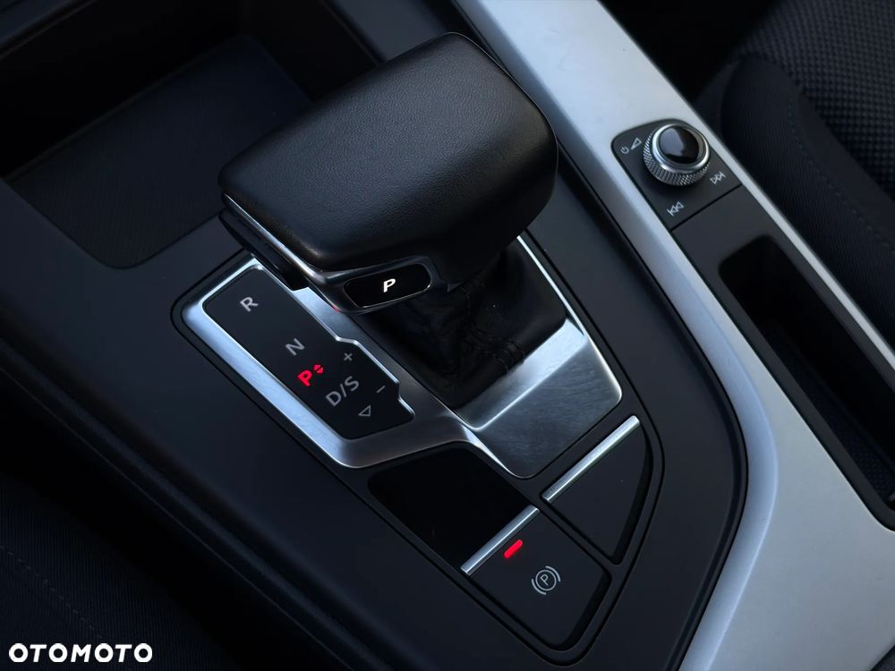 Audi A4 Limousine 35 TFSI mHEV S Line S tronic - 26