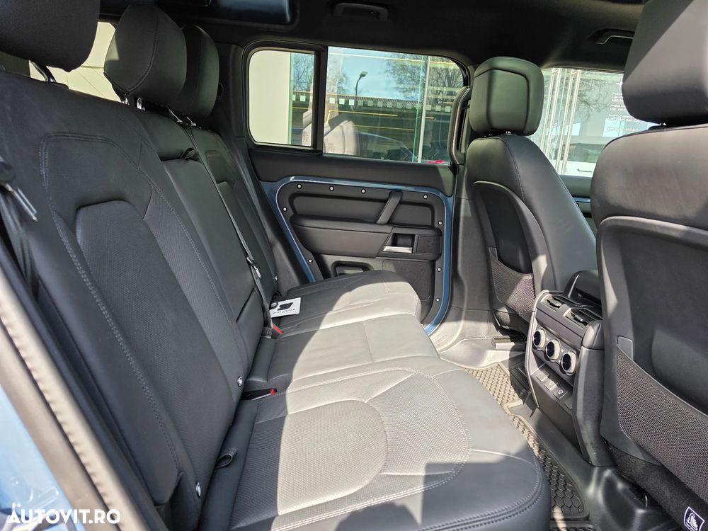 Land Rover Defender - 12