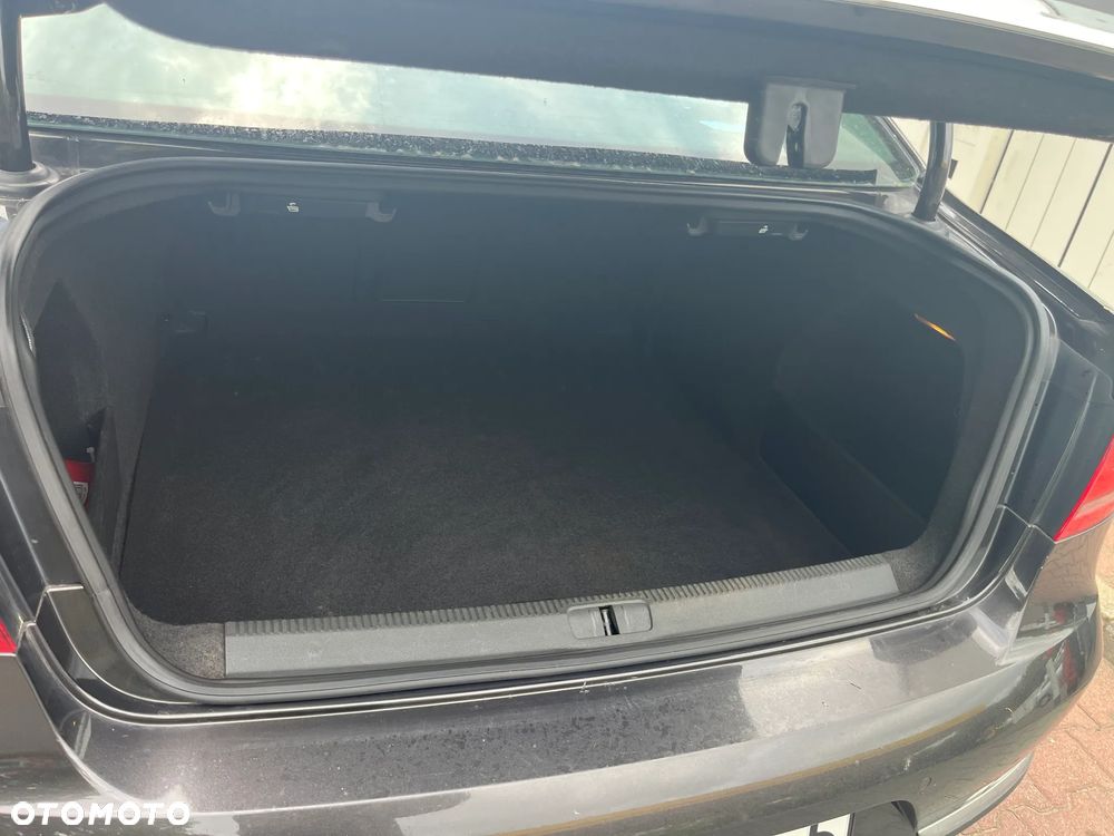 Volkswagen Passat - 6