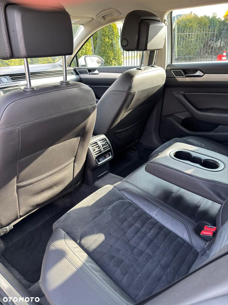Volkswagen Passat 2.0 TDI SCR DSG Elegance - 19