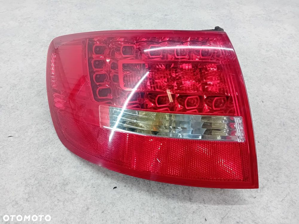 LAMPA TYLNA LEWA AUDI A6 C6 FL 4F9945095E KOMBI - 1