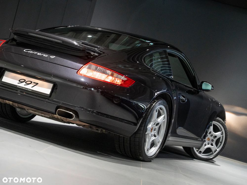 Porsche 911 Carrera 4 Tiptronic S - 22