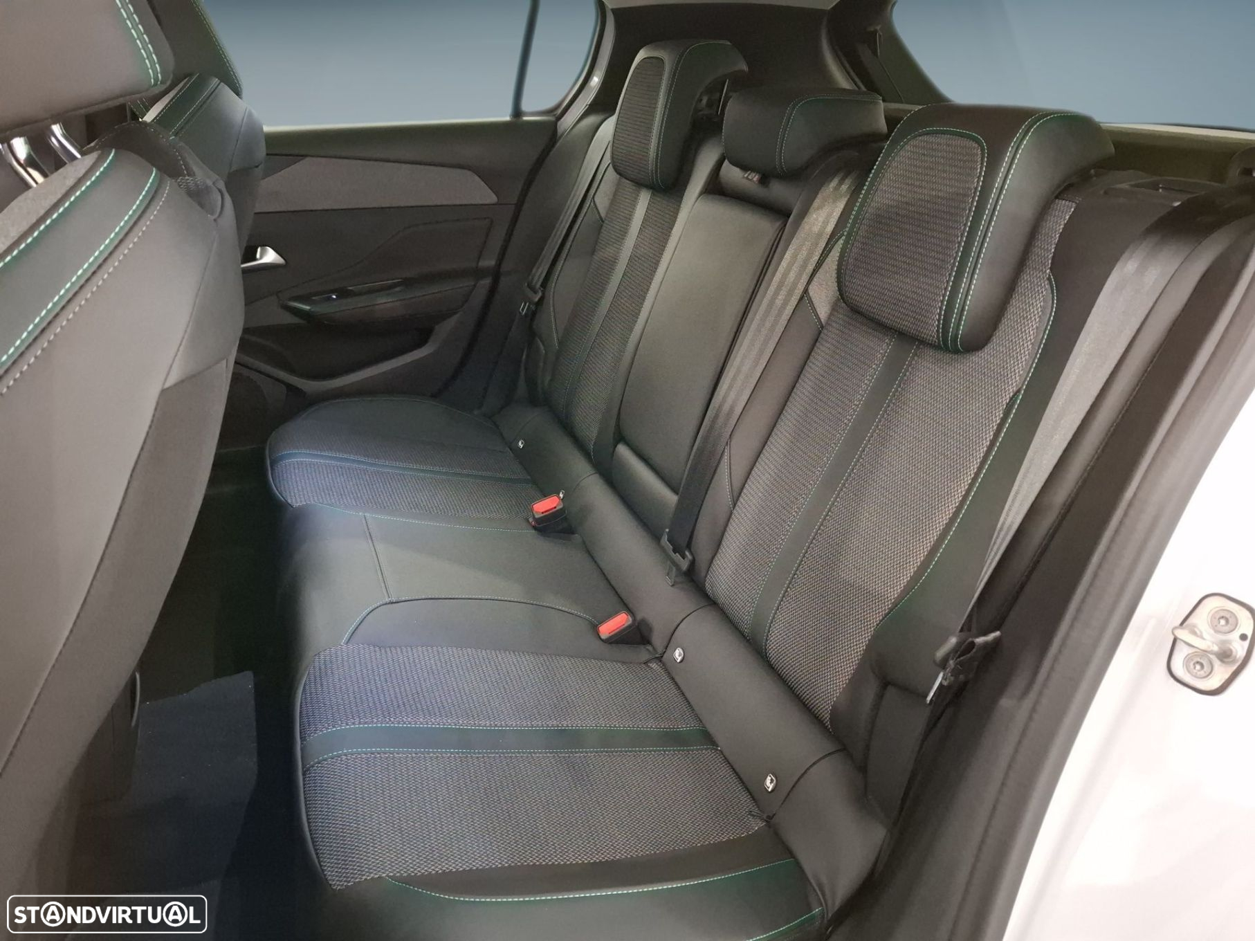Peugeot e-308 54 kWh Allure - 12
