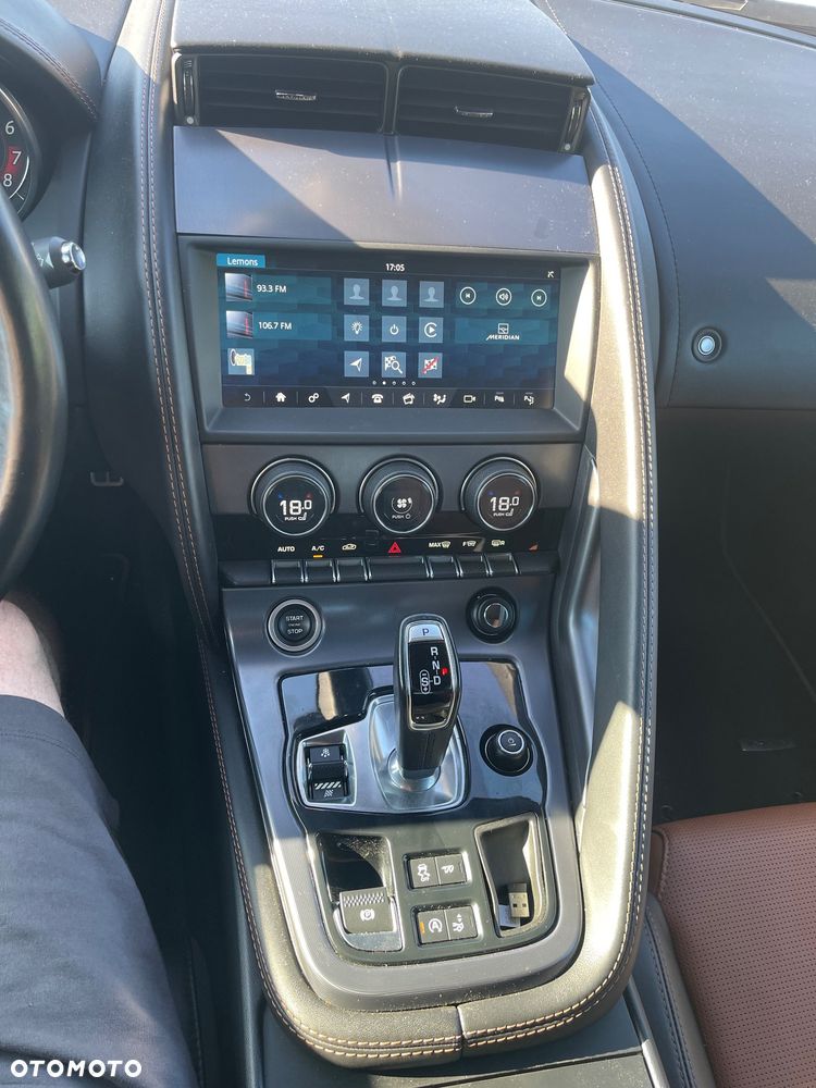 Jaguar F-Type AWD R - 33