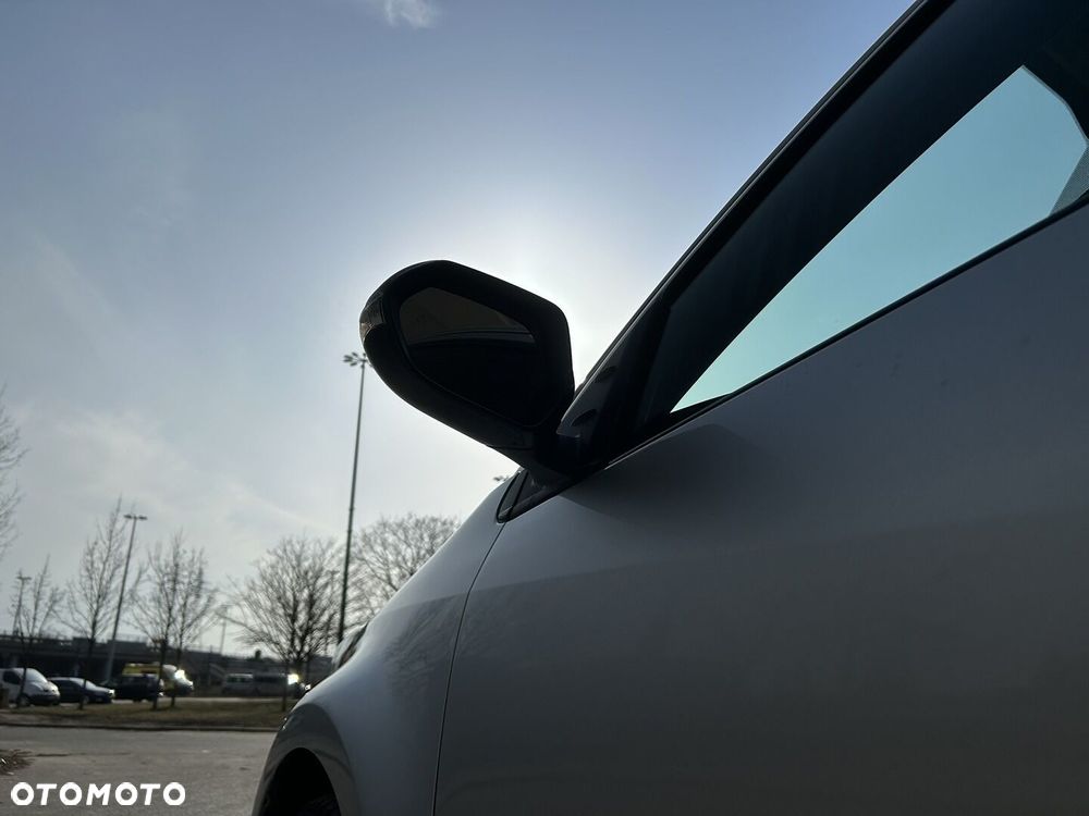 Toyota Yaris Hybrid 1.5 Executive - 3