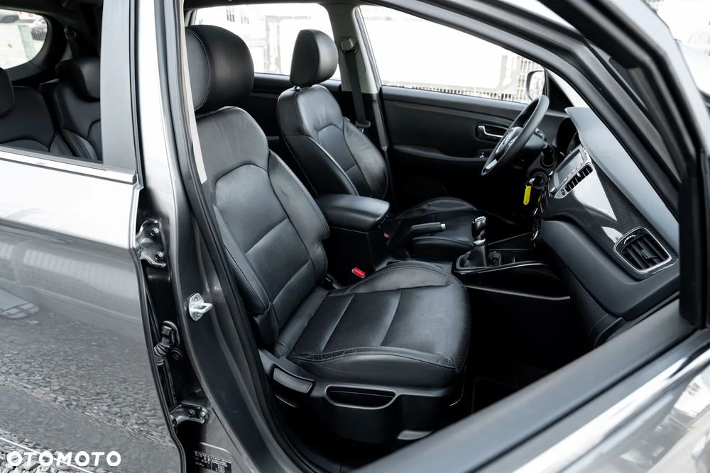Kia Carens 1.6 GDI S 7os - 23