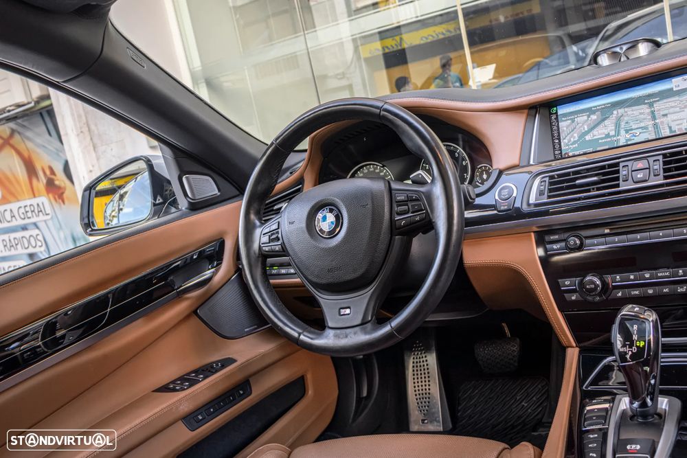 BMW 750 Li xDrive Pack M — fotografia 16