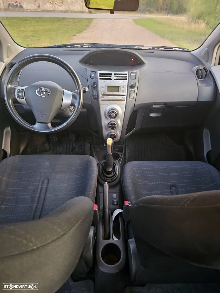 Toyota Yaris 1.4 D-4D Sol - 4