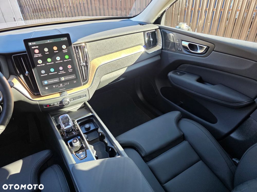 Volvo XC 60 B5 B AWD Plus Dark - 26