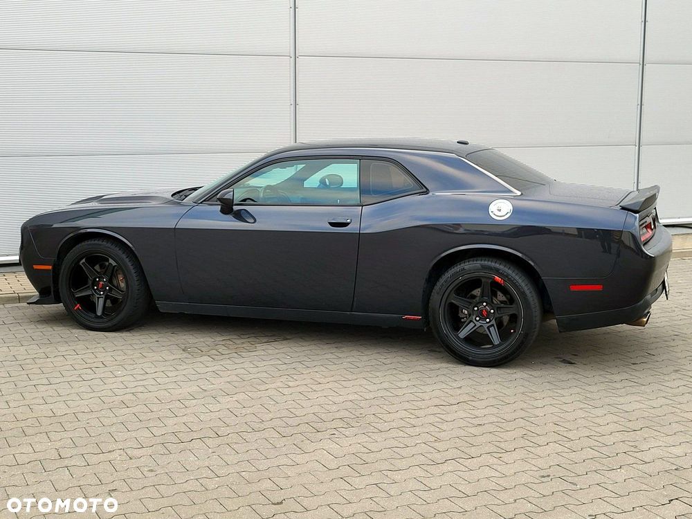 Dodge Challenger - 11