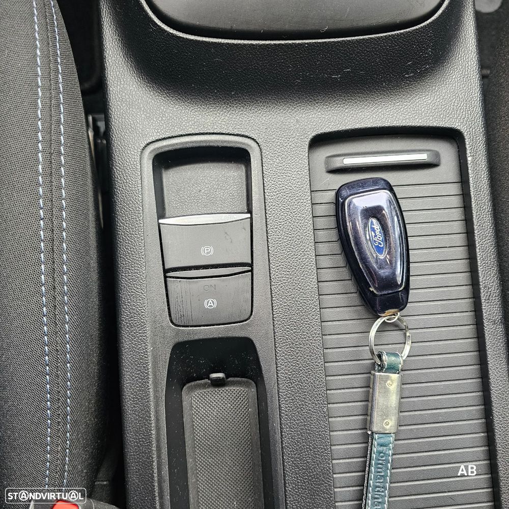 Ford Focus 1.0 EcoBoost Active - 35