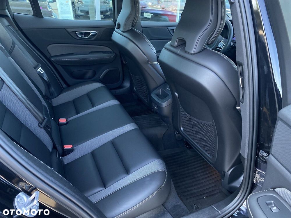 Volvo S60 B5 B AWD Plus Dark - 29