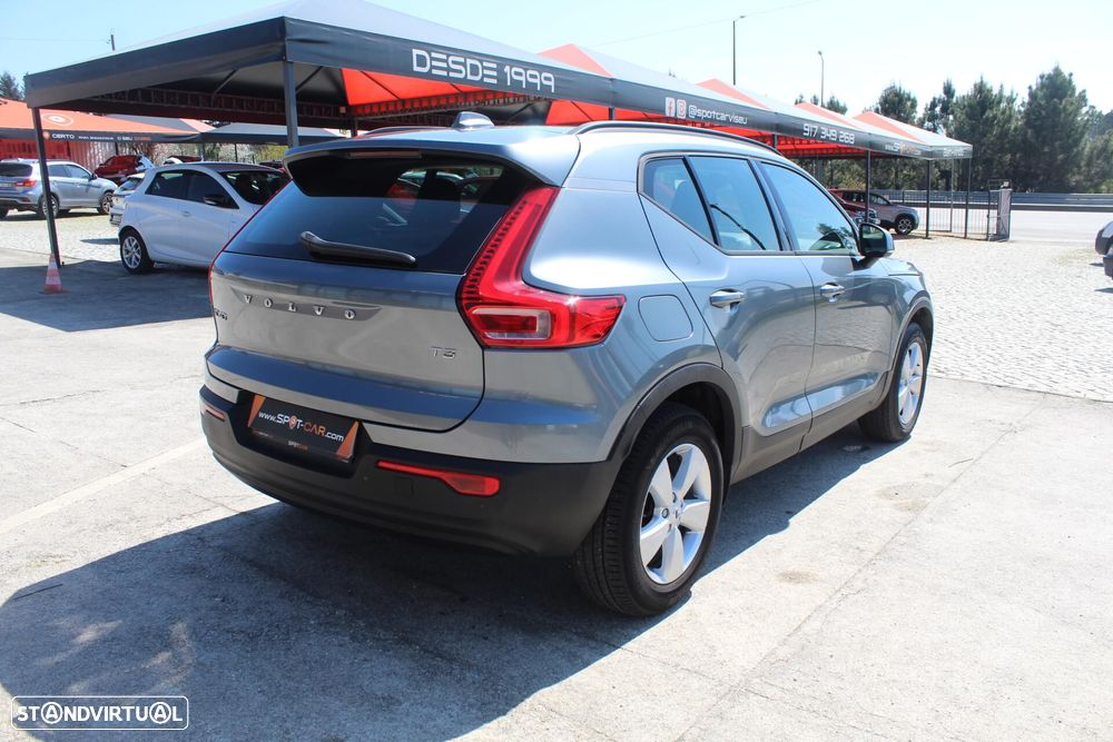 Volvo XC 40 1.5 T3 Momentum Tech Edition - 4