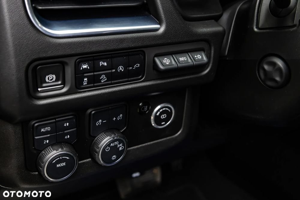 Chevrolet Suburban - 15
