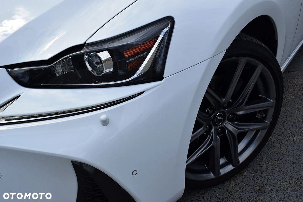 Lexus IS 300h F Sport Edition - 21