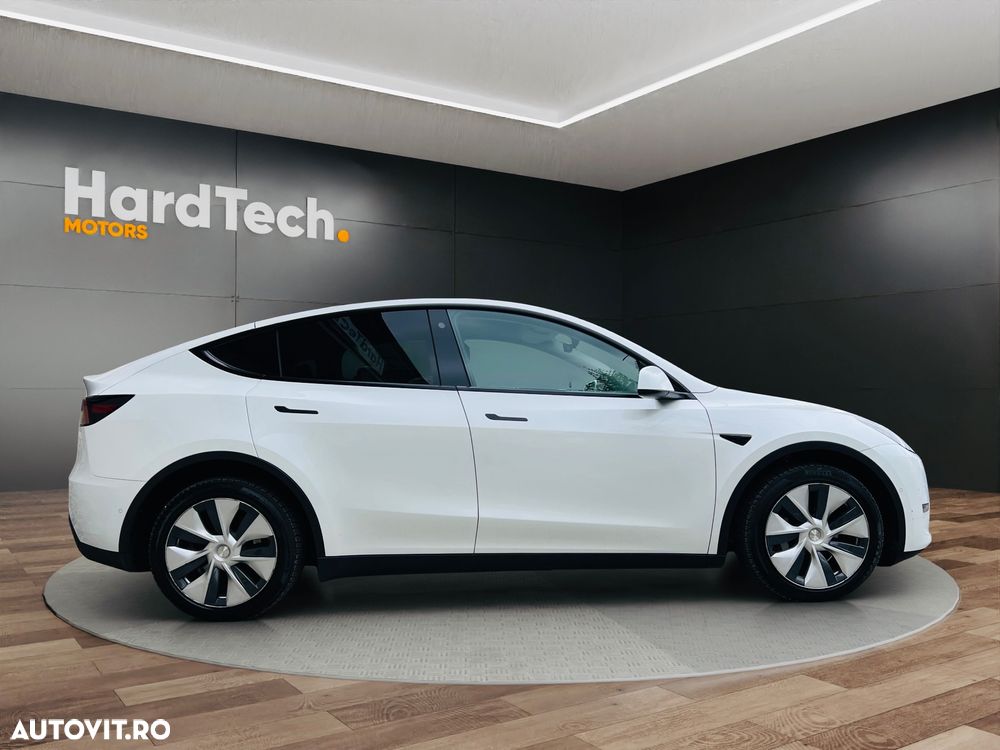 Tesla Model Y - 7