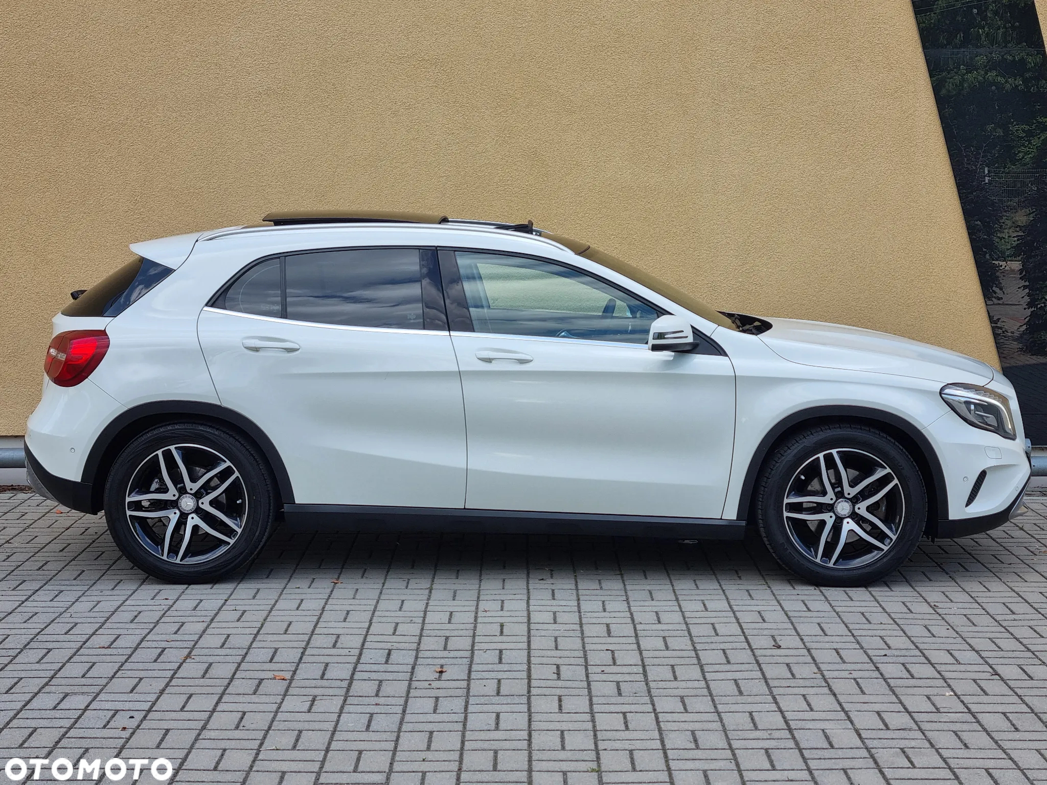 Mercedes-Benz GLA 250 7G-DCT Urban - 2
