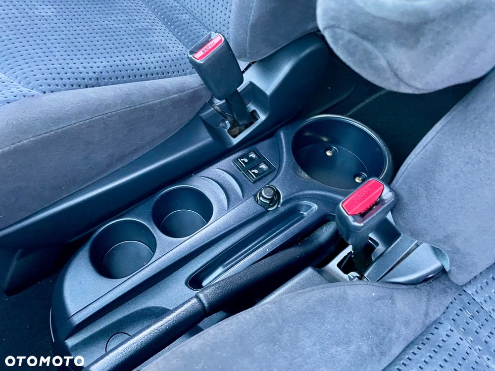 Mitsubishi Grandis 2.4 Inform - 31
