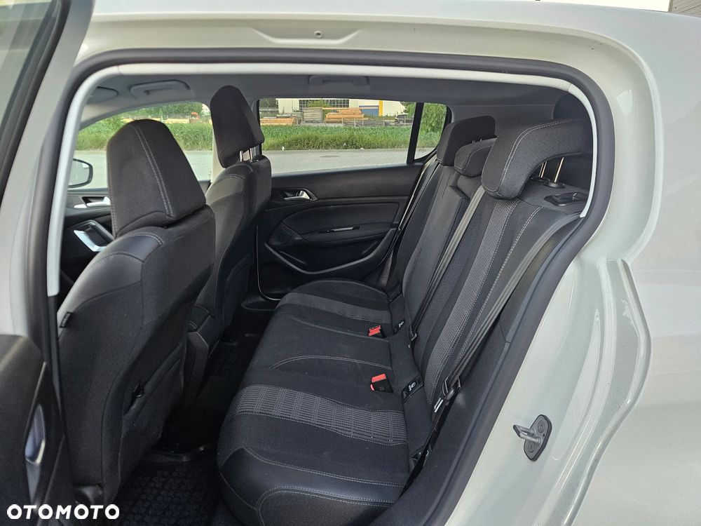 Peugeot 308 1.2 PureTech GPF Allure S&S EAT8 - 12