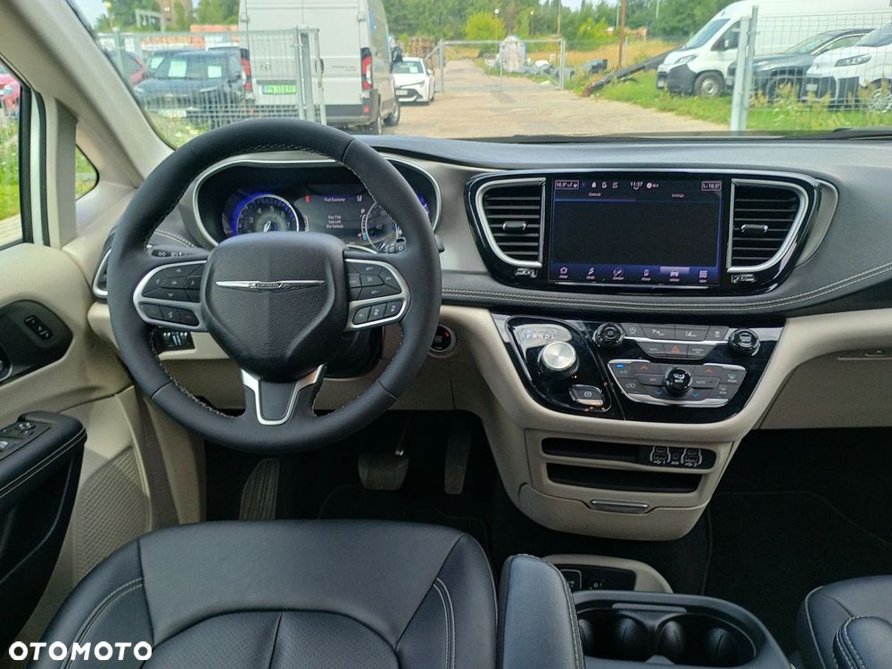 Chrysler Pacifica - 15