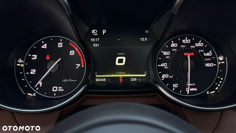 Alfa Romeo Giulia 2.0 Turbo 16V AT8-Q4 Ti - 35