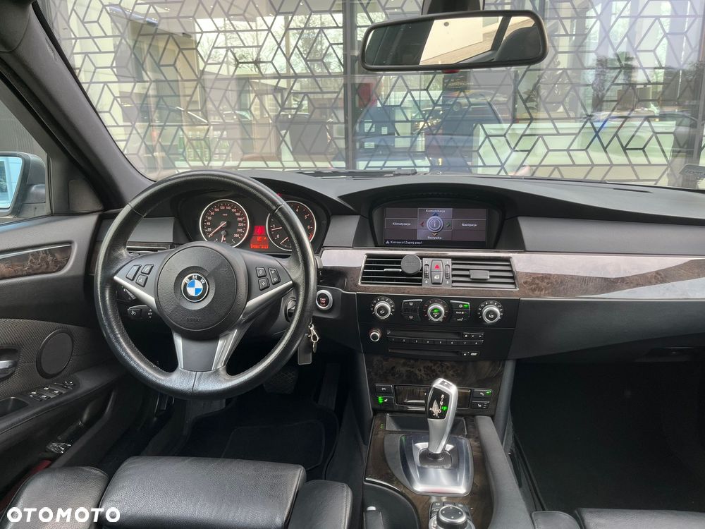 BMW Seria 5 540i - 10