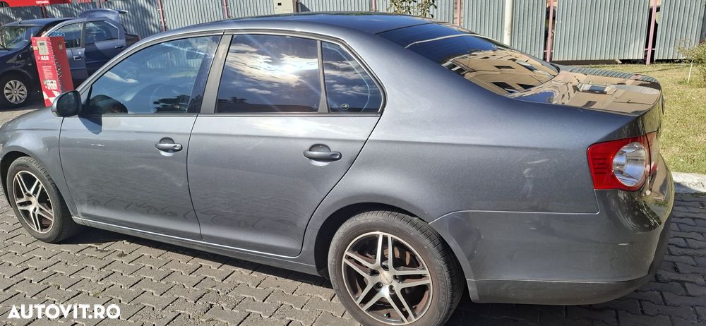 Volkswagen Jetta 1.6 Freestyle - 5