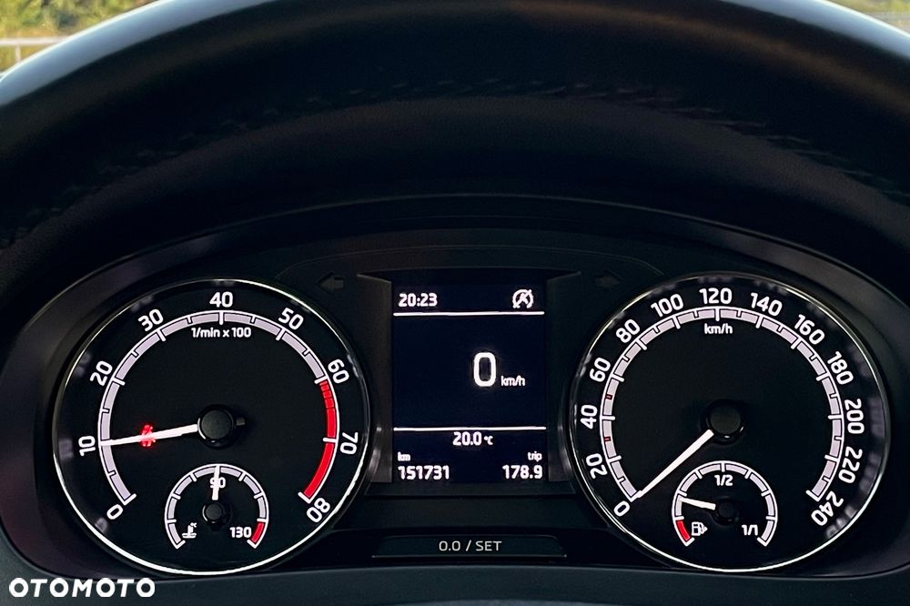 Skoda RAPID Spb 1.0 TSI Style - 17