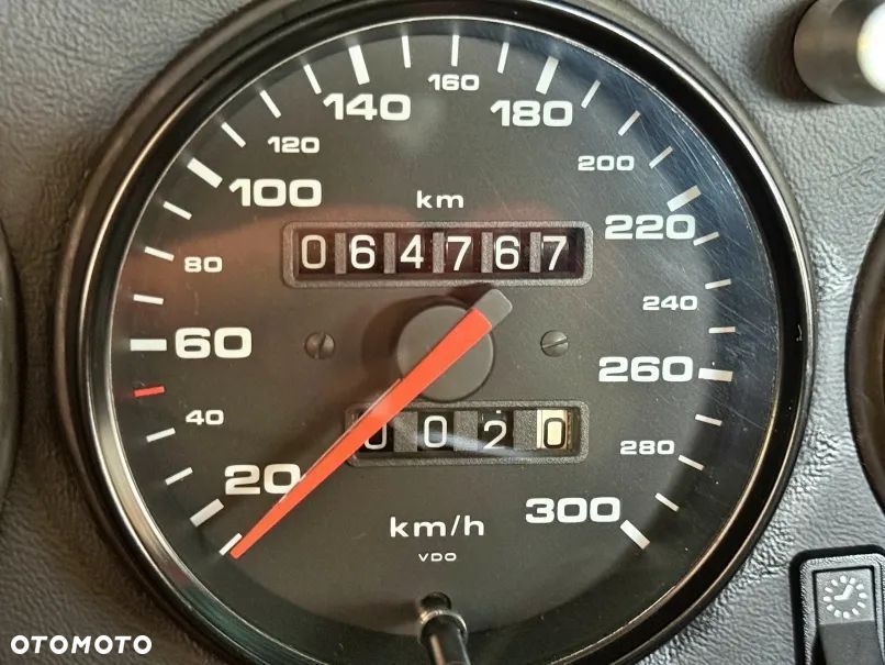 Porsche 911 Carrera - 31