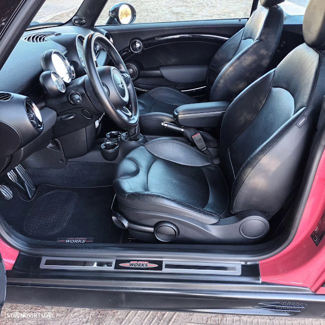 MINI Cabrio John Cooper Works - 11