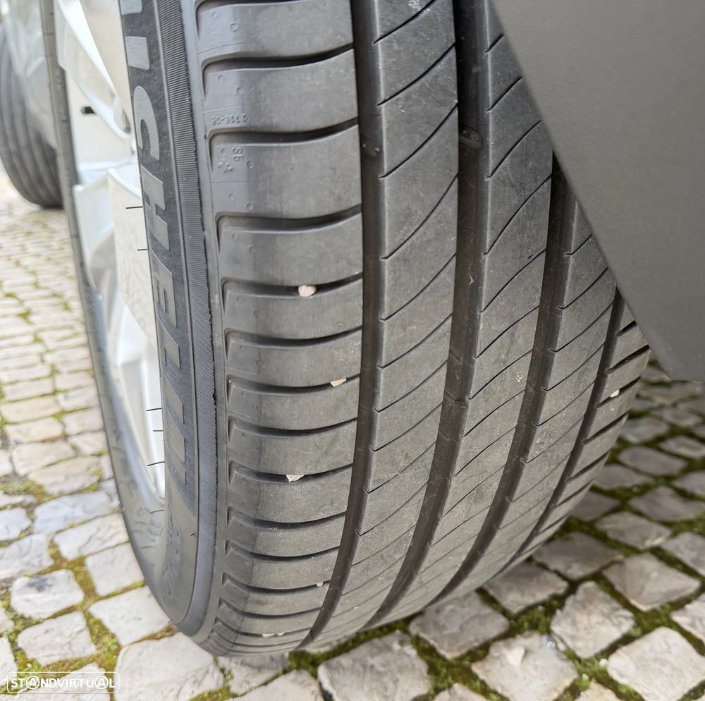 Volvo XC 40 1.5 T3 Momentum Tech Edition - 6