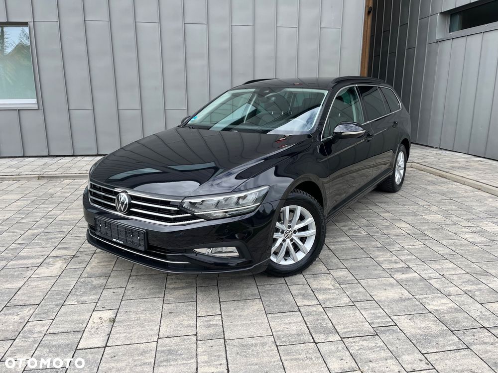 Volkswagen Passat - 1