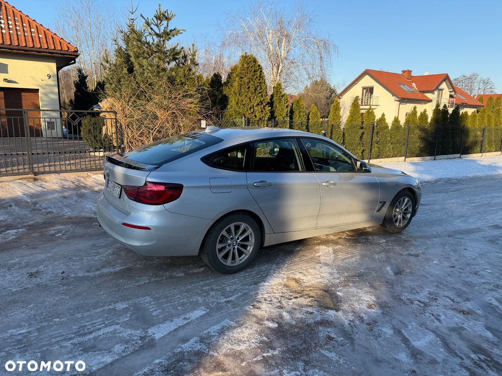 BMW Seria 3 320i - 10