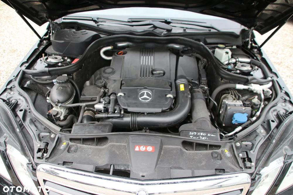 Mercedes-Benz Klasa E 250 CGI BlueEFFICIENCY 7G-TRONIC Elegance - 22