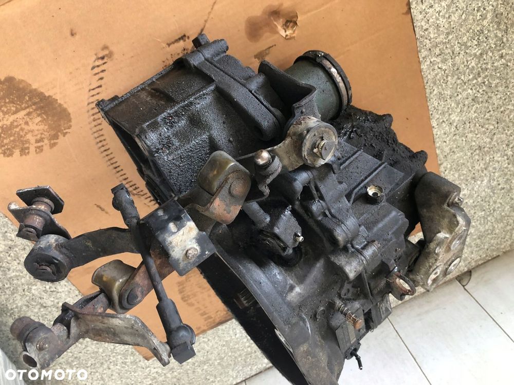SKRZYNIA BIEGÓW OPEL ZAFIRA A 2.2 DTI 13104951 - 2