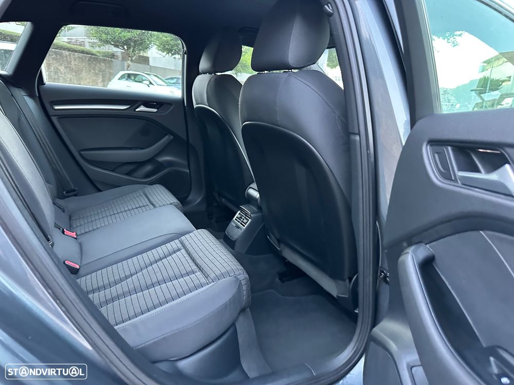 Audi A3 Sportback 1.6 TDI S-line - 42