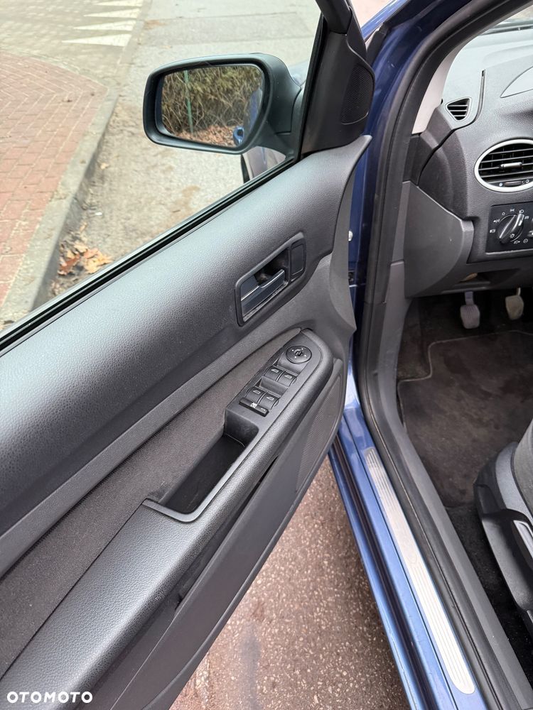 Ford Focus 2.0 Ghia - 15