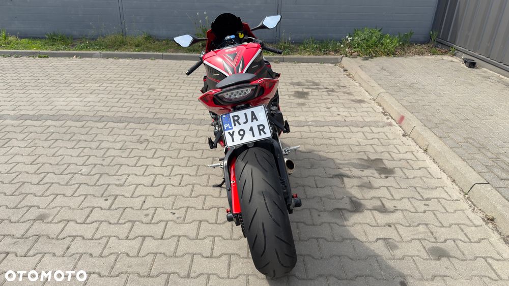 Honda CBR - 13