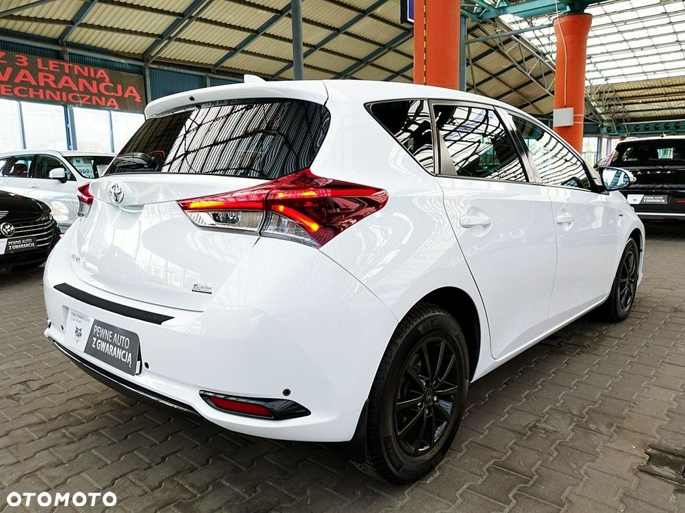 Toyota Auris - 11