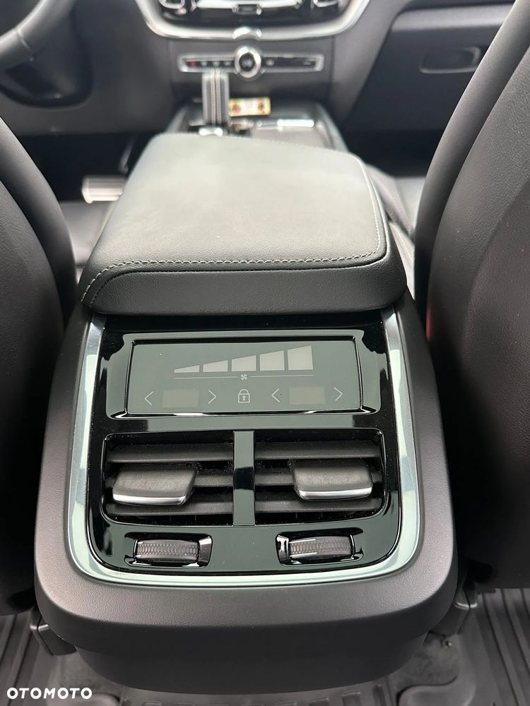 Volvo XC 60 B5 B R-Design - 12